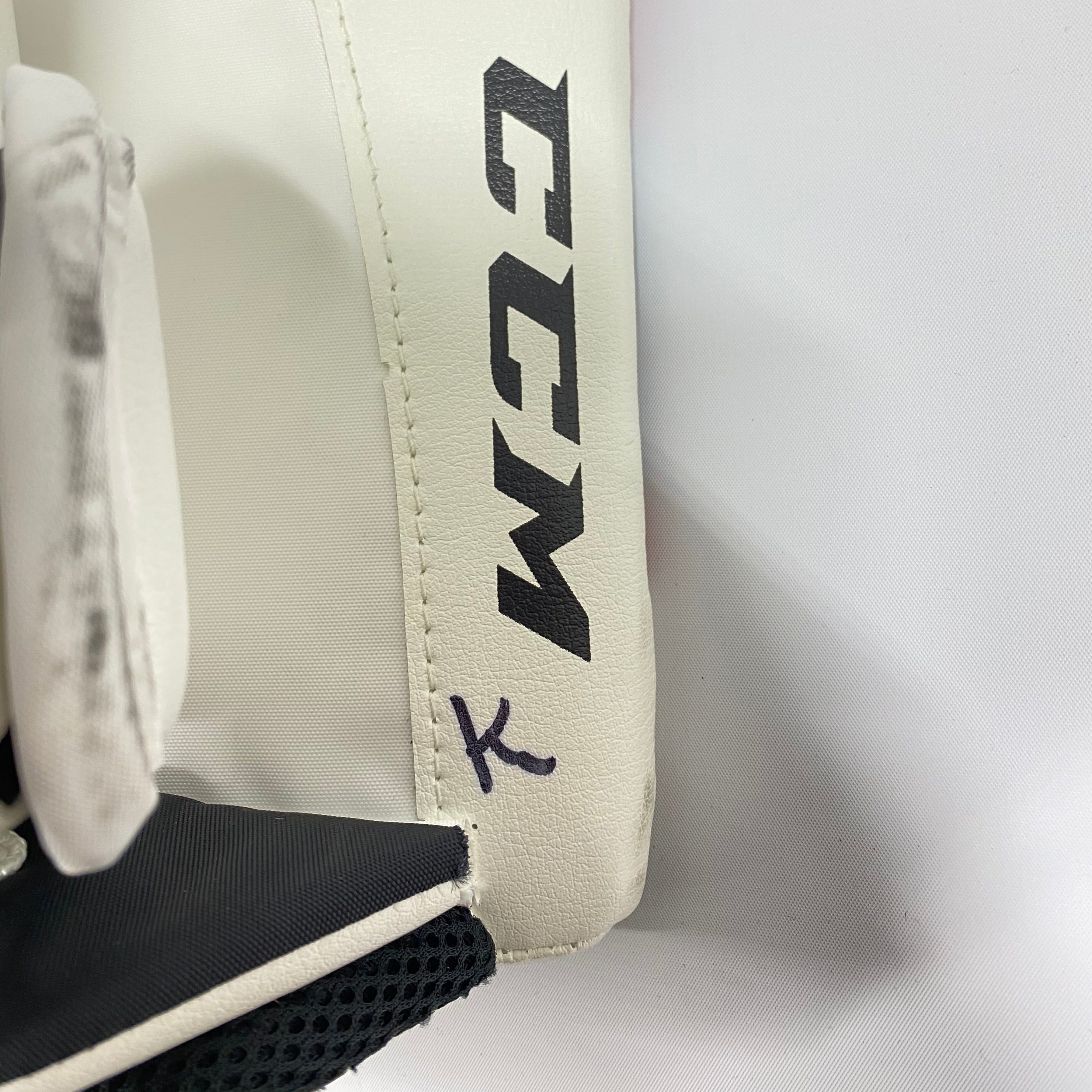 CCM Extreme Flex 4 - New Pro Stock Goalie Blocker - (White/Red/Black)